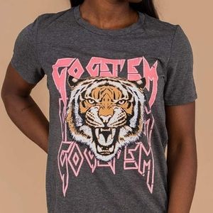 🆕️ Go Get' Em Tiger Letter Graphic Print Tee